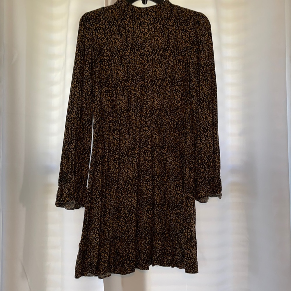 Popsugar dress medium with ruffled bottom and sleeves